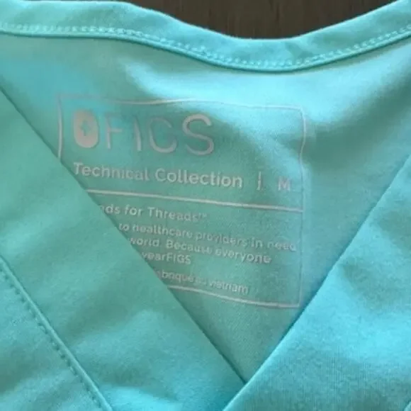 FIGS Leon's 2 Pocket Scrub Top Short Sleeve Aqua - Picture 3 of 3